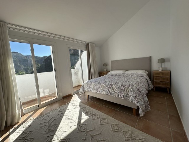 Adosado con 3 Dormitorios  en Benahavís