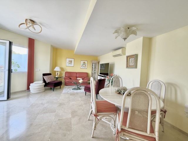 Apartamento con 3 Dormitorios  en Marbella