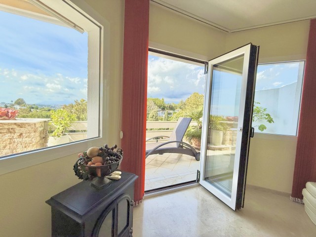 Apartamento con 3 Dormitorios  en Marbella