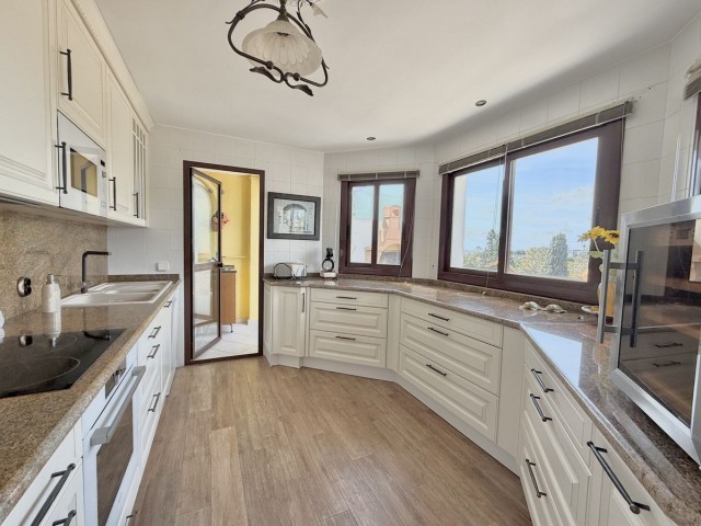 Apartamento con 3 Dormitorios  en Marbella