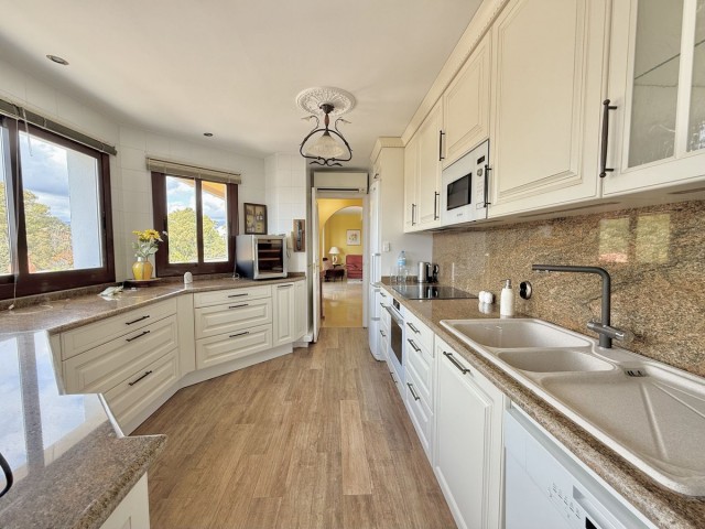 Apartamento con 3 Dormitorios  en Marbella