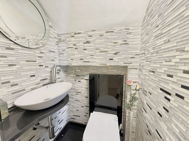 Apartamento con 3 Dormitorios  en Marbella