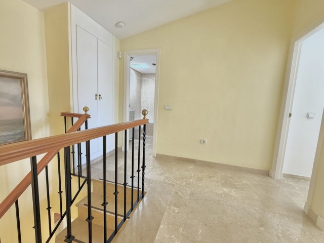 Apartamento con 3 Dormitorios  en Marbella