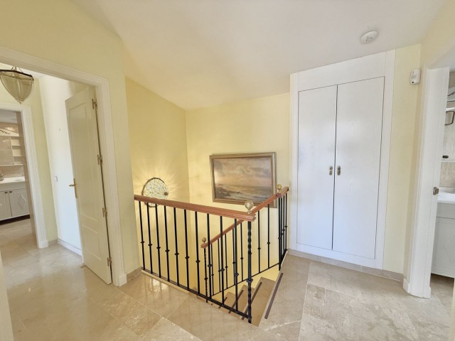 Apartamento con 3 Dormitorios  en Marbella