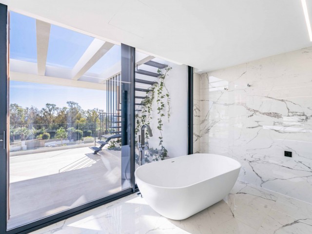 5 Bedrooms Villa in Sotogrande