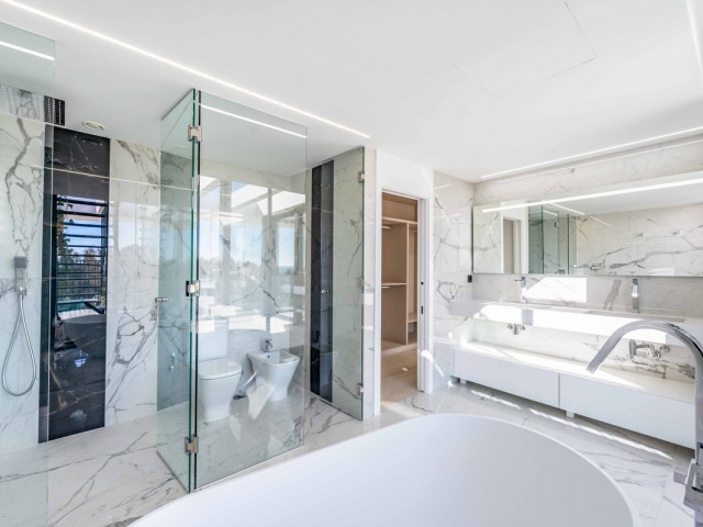 5 Bedrooms Villa in Sotogrande