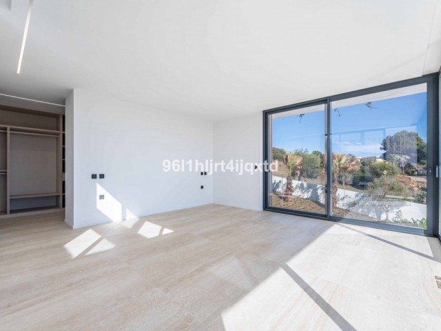 5 Bedrooms Villa in Sotogrande