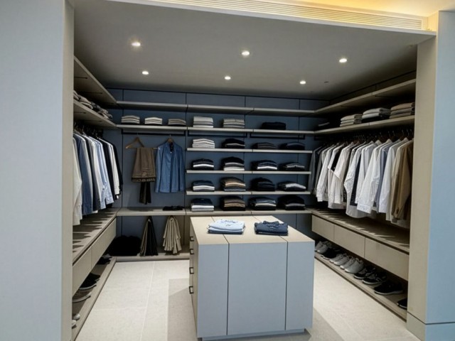 Apartamento con 4 Dormitorios  en Marbella