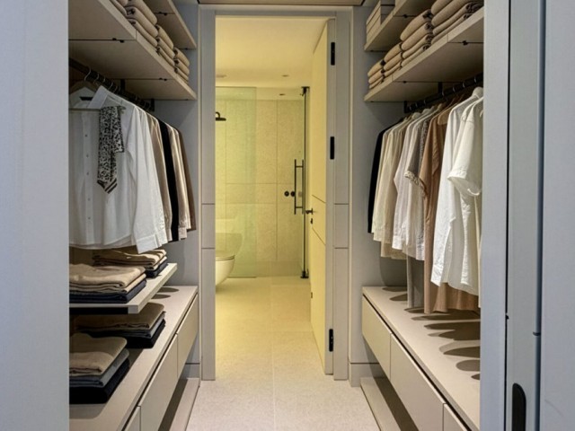 Apartamento con 4 Dormitorios  en Marbella