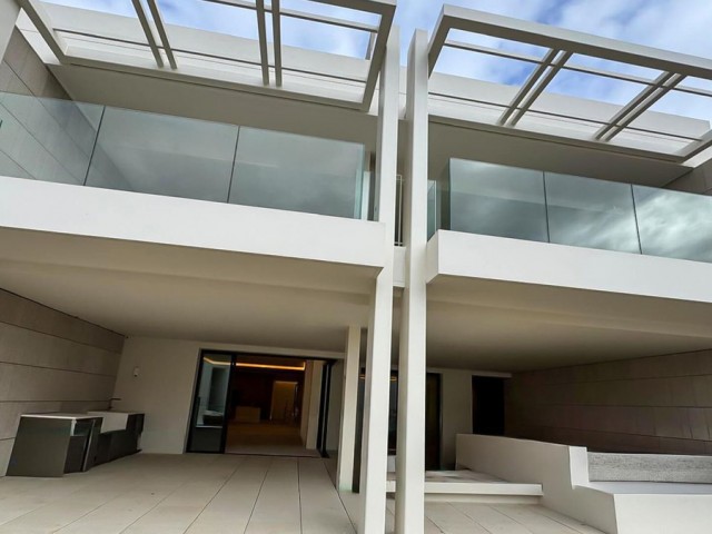 Apartamento con 4 Dormitorios  en Marbella