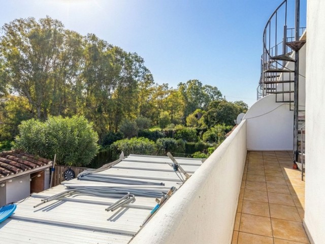 3 Bedrooms Townhouse in Estepona