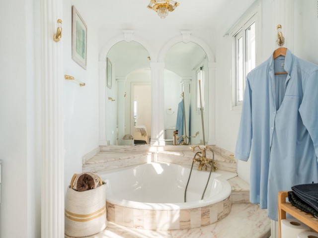 4 Makuuhuoneen Huvila La Capellania