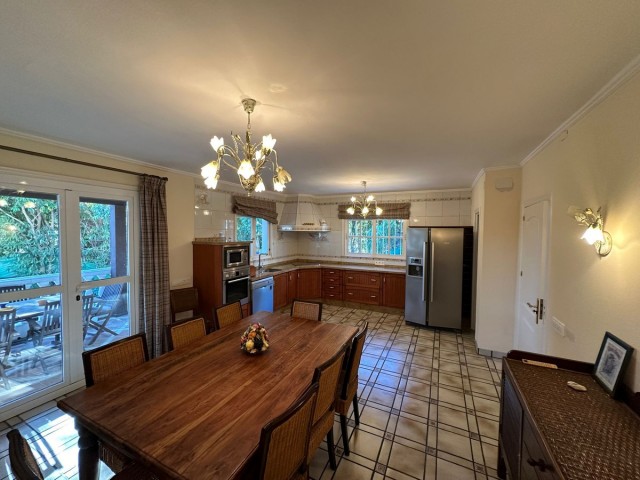 5 Bedrooms Villa in Marbesa