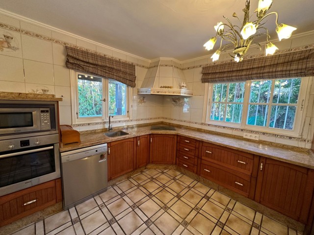 5 Bedrooms Villa in Marbesa