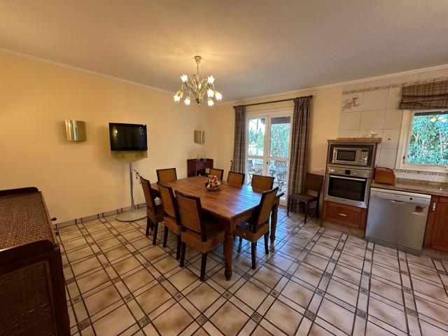 5 Bedrooms Villa in Marbesa