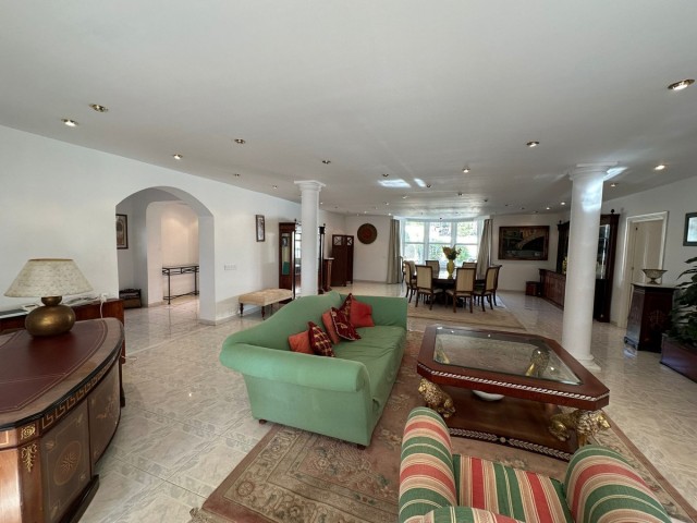 5 Bedrooms Villa in Marbesa