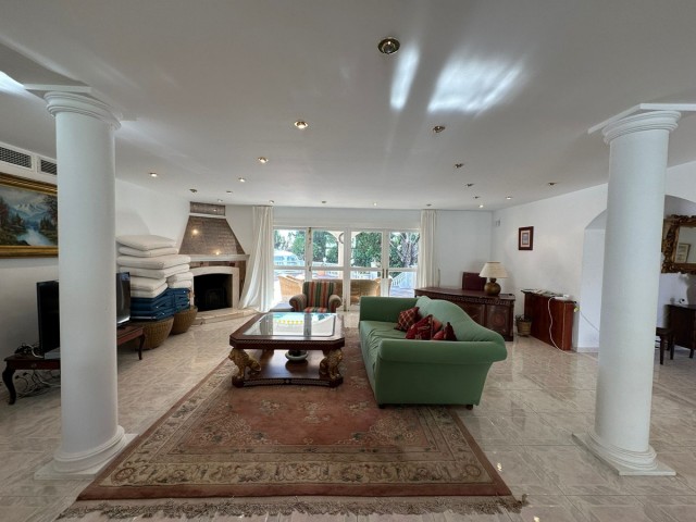 5 Bedrooms Villa in Marbesa