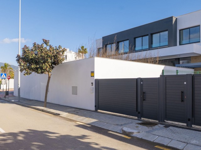 4 Bedrooms Villa in Estepona