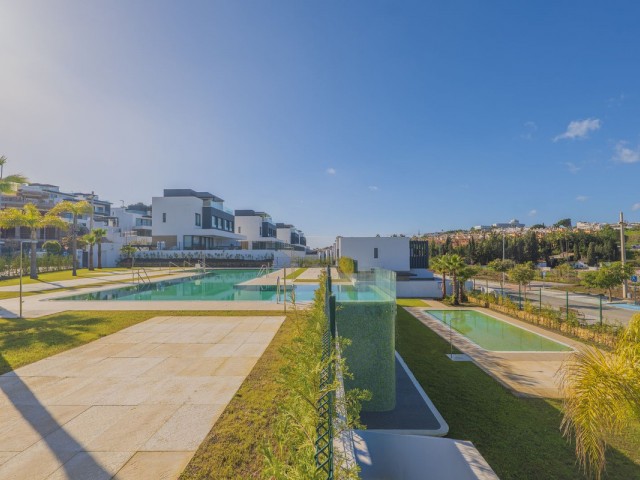 4 Bedrooms Villa in Estepona