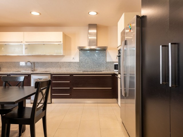 4 Bedrooms Townhouse in Benahavís