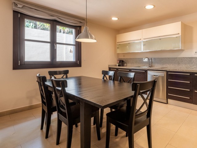 4 Bedrooms Townhouse in Benahavís