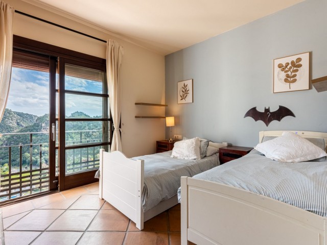 4 Bedrooms Townhouse in Benahavís