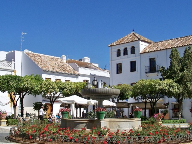 Apartamento con 2 Dormitorios  en Estepona