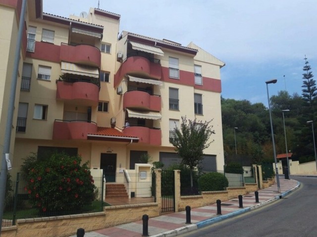 Apartamento con 3 Dormitorios  en Marbella