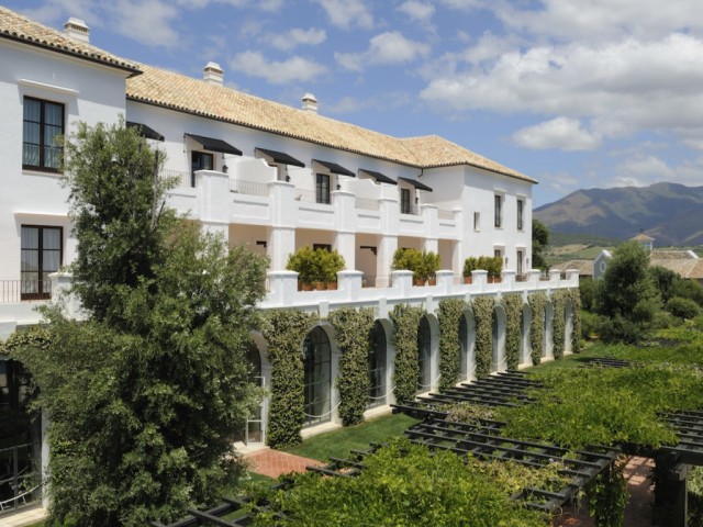 Villa con 5 Dormitorios  en Casares