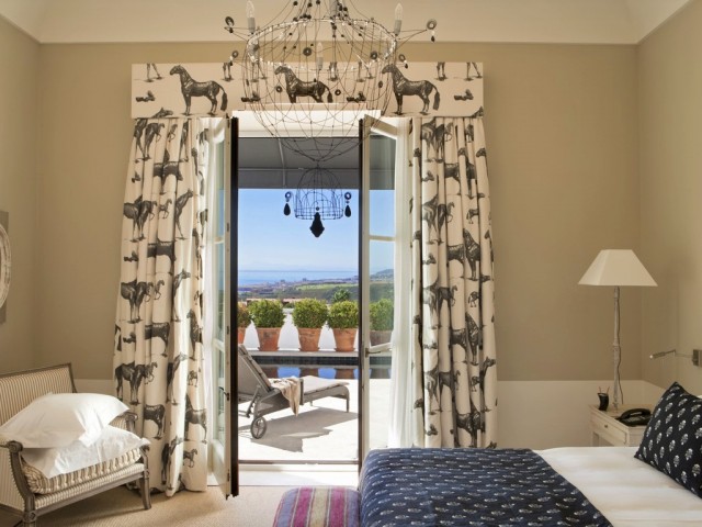 Villa con 5 Dormitorios  en Casares