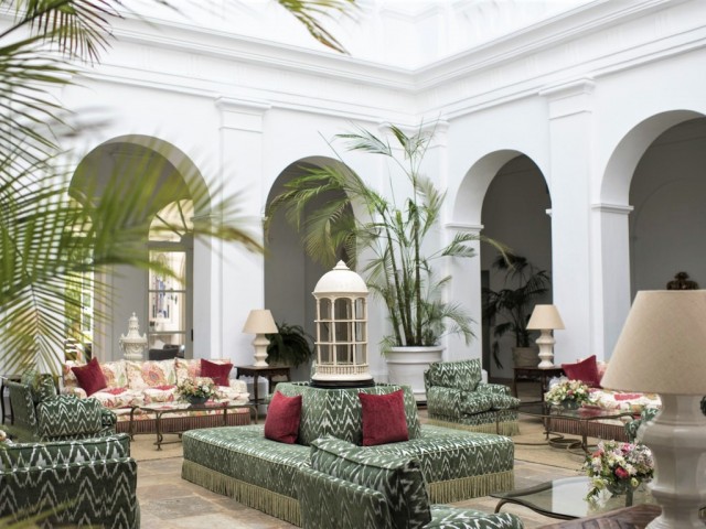 Villa con 5 Dormitorios  en Casares