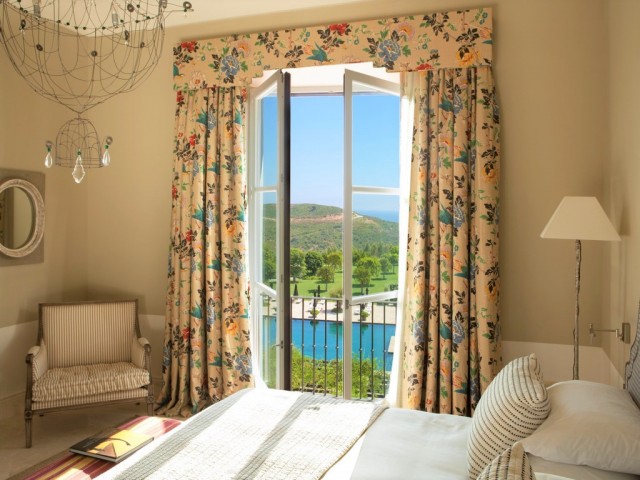 Villa con 6 Dormitorios  en Casares