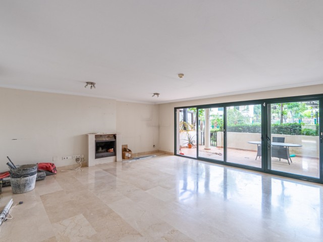 4 Bedrooms Townhouse in Estepona