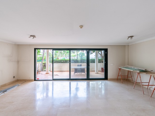 4 Bedrooms Townhouse in Estepona