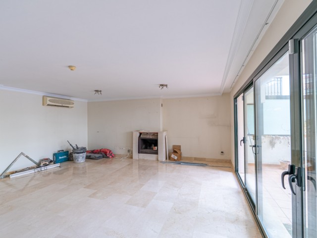 4 Bedrooms Townhouse in Estepona