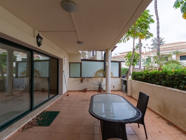 4 Bedrooms Townhouse in Estepona