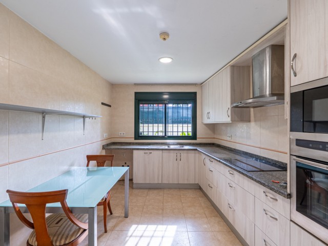 4 Bedrooms Townhouse in Estepona