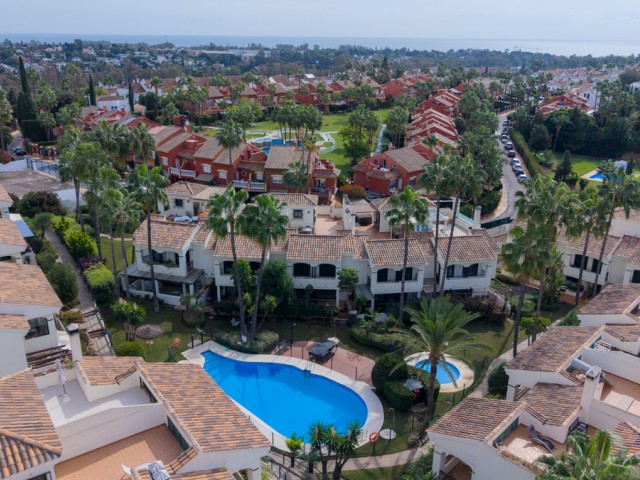 4 Makuuhuoneen Rivitalo Estepona