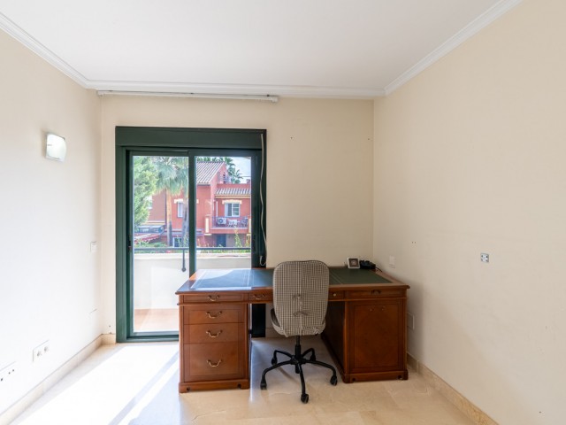 4 Makuuhuoneen Rivitalo Estepona