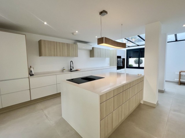 4 Schlafzimmer Villa in Nueva Andalucía