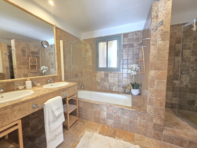 3 Bedrooms Apartment in Estepona