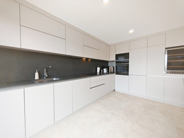 Apartamento con 2 Dormitorios  en Marbella