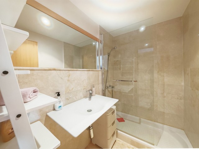 Apartamento con 2 Dormitorios  en Marbella