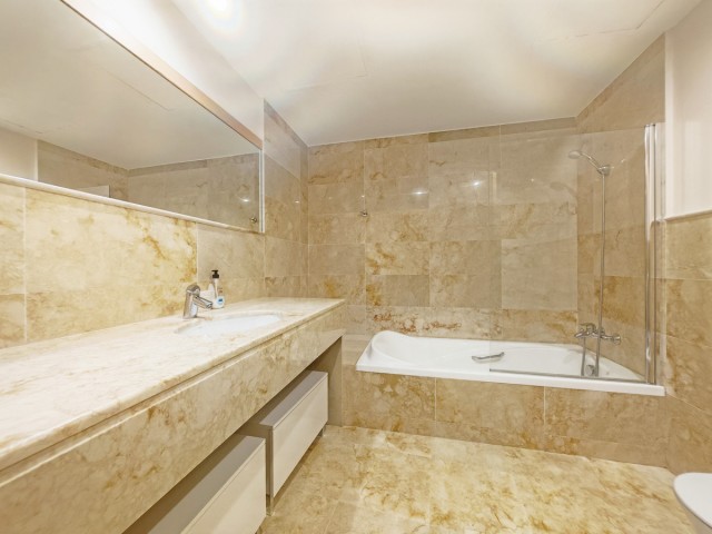 Apartamento con 2 Dormitorios  en Marbella