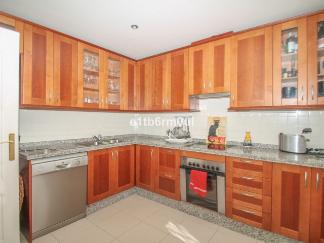 Adosado con 3 Dormitorios  en Istán