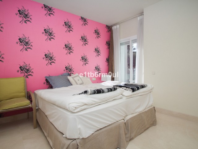 Adosado con 3 Dormitorios  en Istán