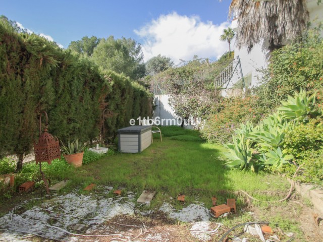 Adosado con 3 Dormitorios  en Istán