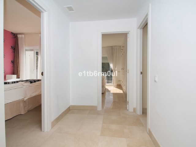 Adosado con 3 Dormitorios  en Istán