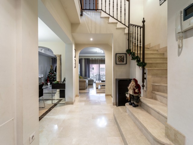 4 Bedrooms Villa in Estepona