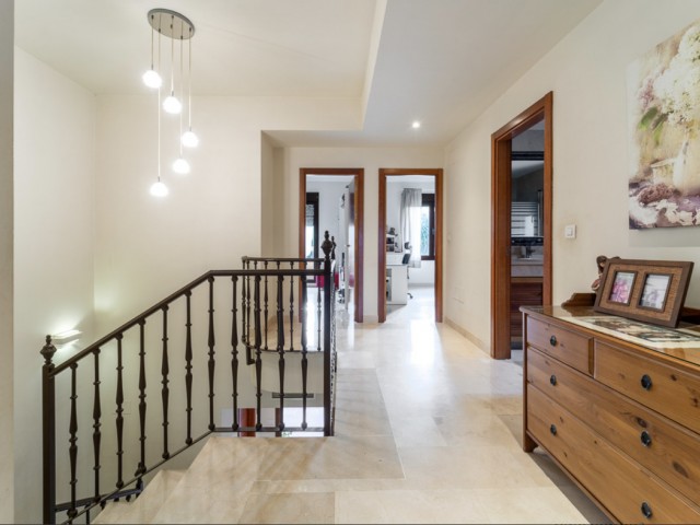 4 Bedrooms Villa in Estepona